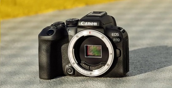 Aparat Canon EOS R10